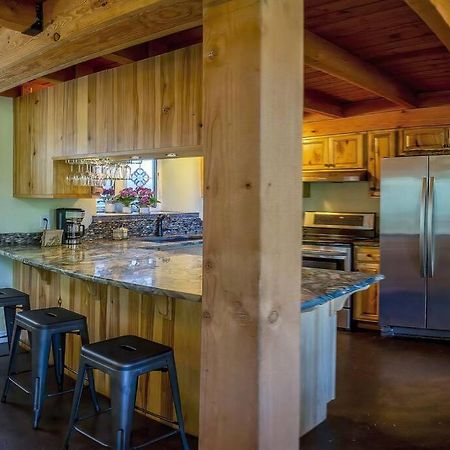Вилла European Style Straw Bale Retreat Ашленд Экстерьер фото