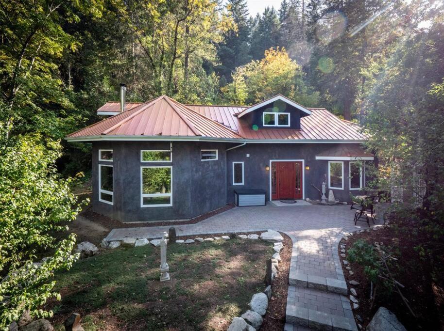 Вилла European Style Straw Bale Retreat Ашленд Экстерьер фото
